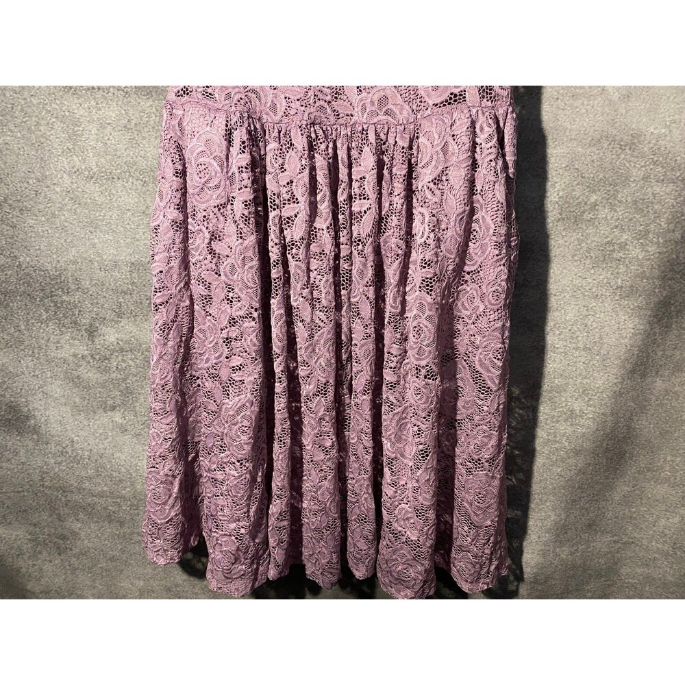 Forever 21 Mauve Lace V-Neck Short Sleeve Dress - Picture 4 of 13